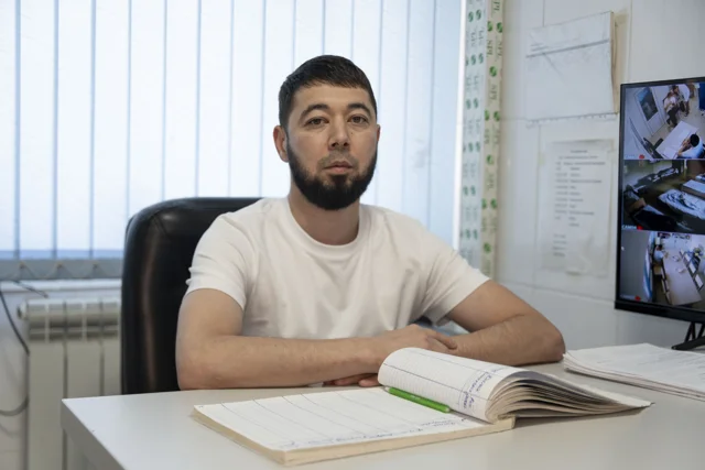 За рабочим столом